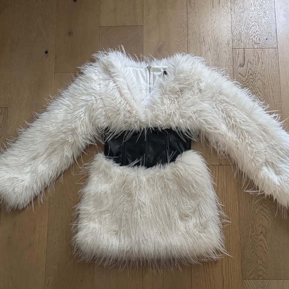 NWT Akira CAMREN white faux fur corset waist mini dress - Picture 8 of 15